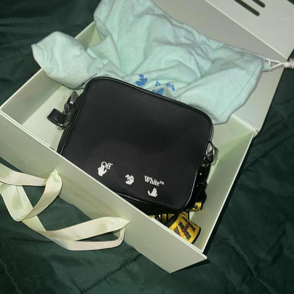 OFF WHITE CROSS BODY